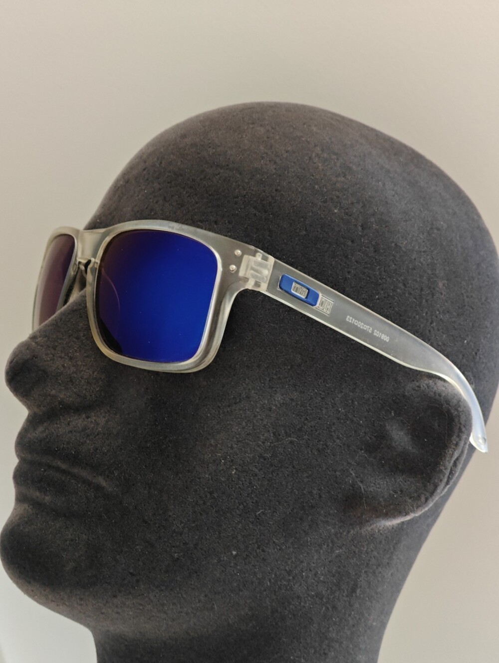 Authentic Oakley Holbrook XL Polarized sunglasses, model 009102
